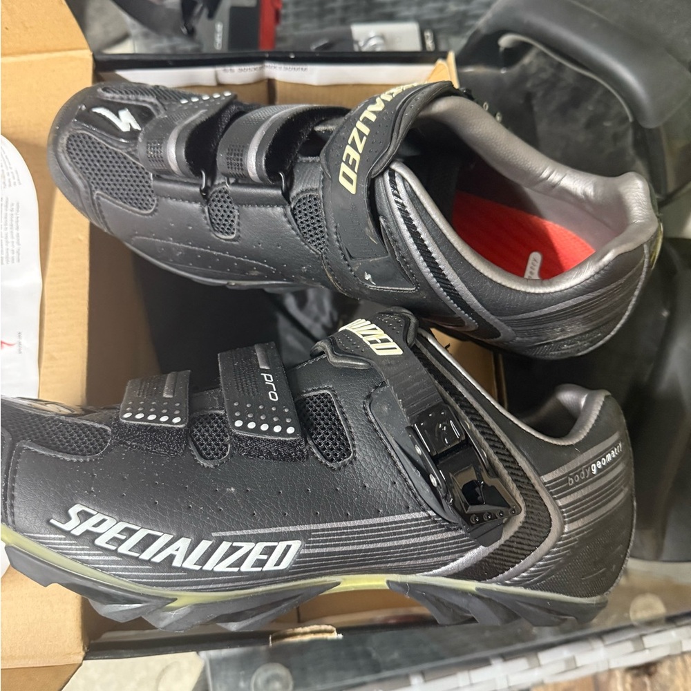 Specialized Men's Cycling Shoes - Black and Gray
